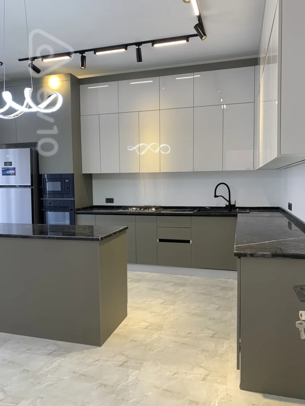 Satılır 7 otaqlı həyət evi 430 m²