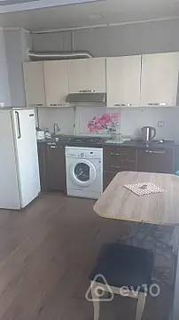 Kirayə verilir 2 otaqlı köhnə tikili 50 m²