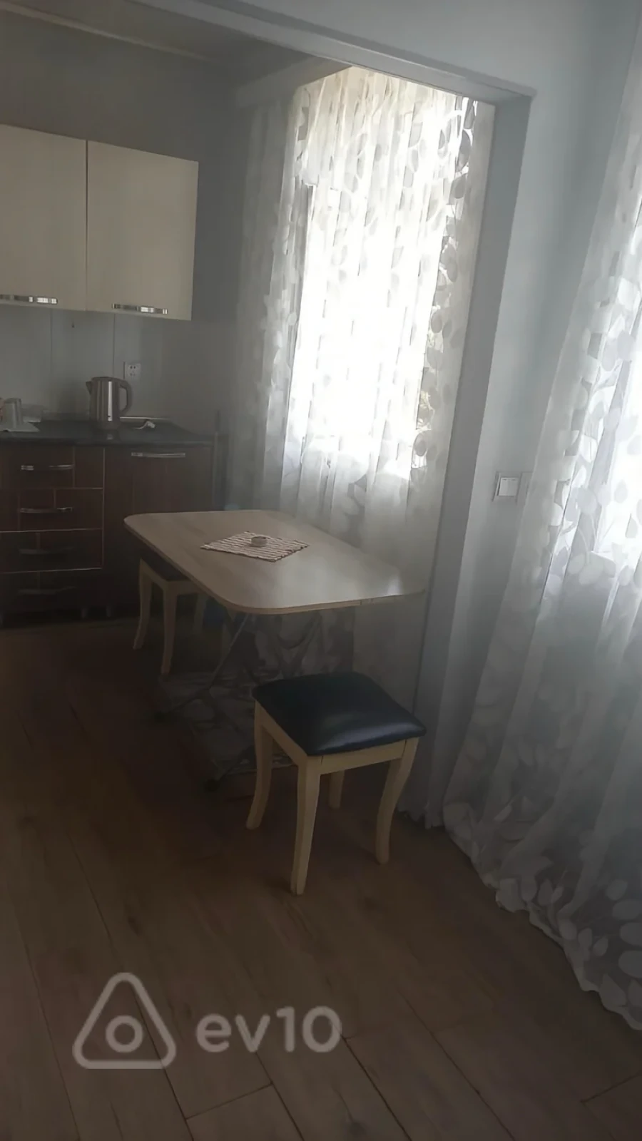 Kirayə verilir 2 otaqlı köhnə tikili 50 m²