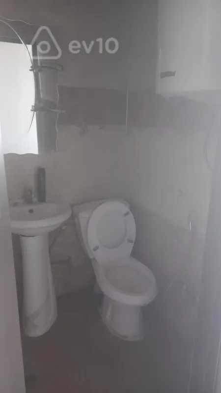 Kirayə verilir 2 otaqlı köhnə tikili 50 m²