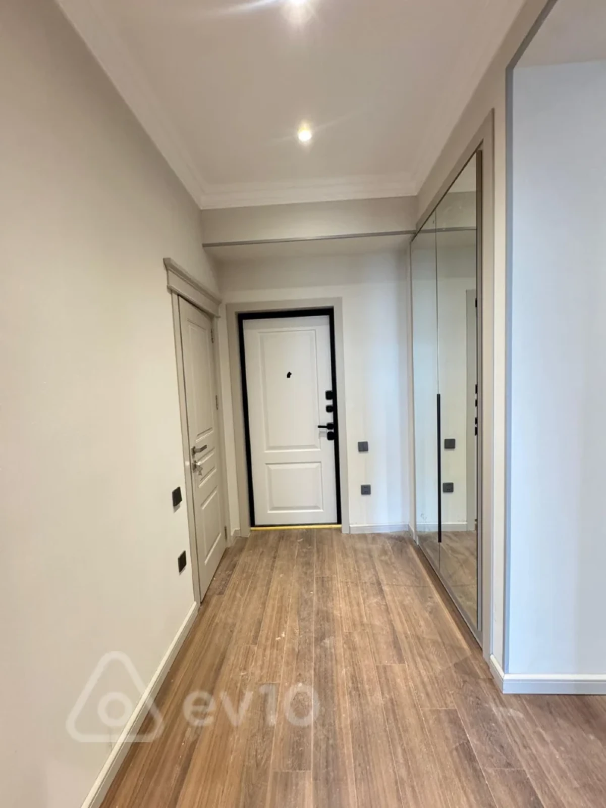 Satılır 2 otaqlı yeni tikili 62 m²