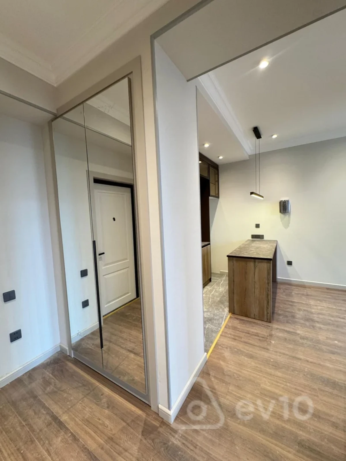 Satılır 2 otaqlı yeni tikili 62 m²