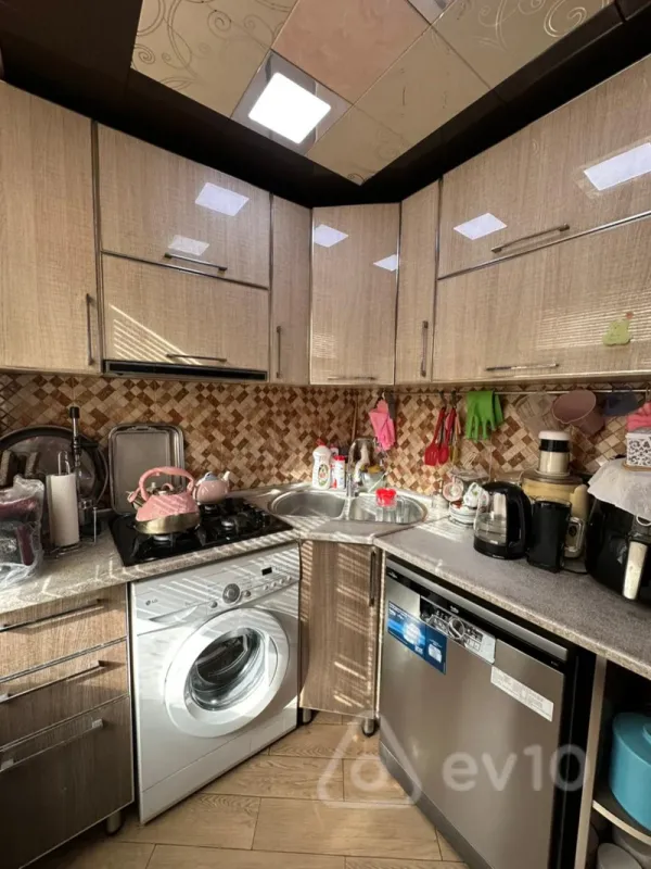 Satılır 3 otaqlı köhnə tikili 70 m²