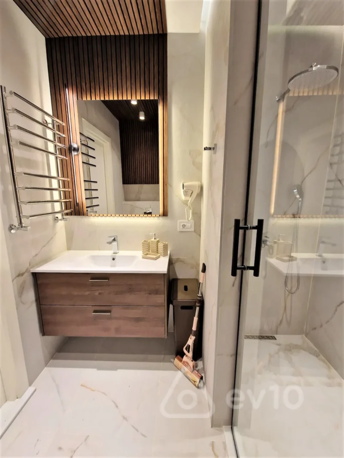 Kirayə verilir 3 otaqlı yeni tikili 180 m²