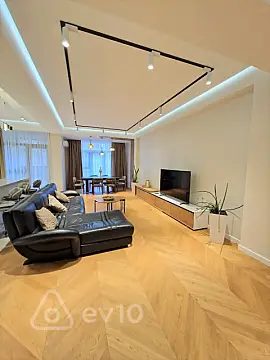 Kirayə verilir 3 otaqlı yeni tikili 180 m²