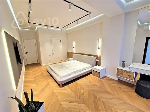 Kirayə verilir 3 otaqlı yeni tikili 180 m²