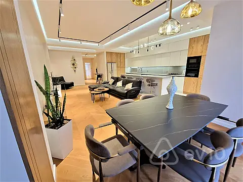 Kirayə verilir 3 otaqlı yeni tikili 180 m²