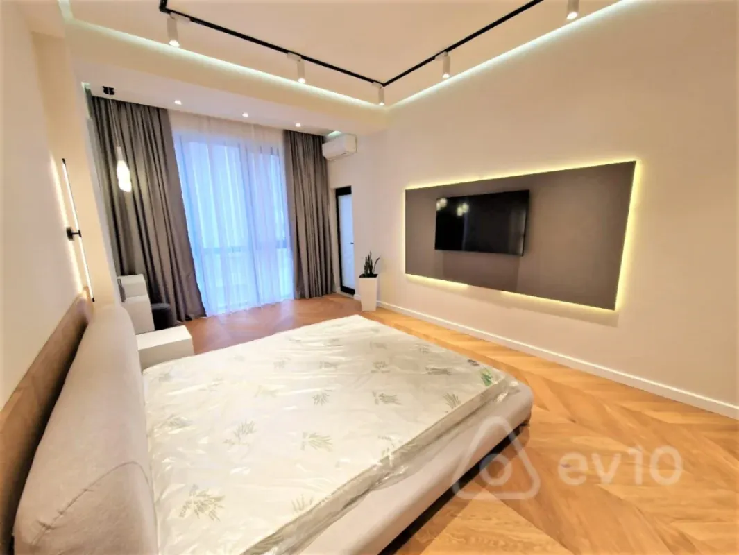 Kirayə verilir 3 otaqlı yeni tikili 180 m²