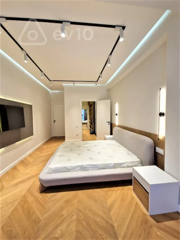 Kirayə verilir 3 otaqlı yeni tikili 180 m²