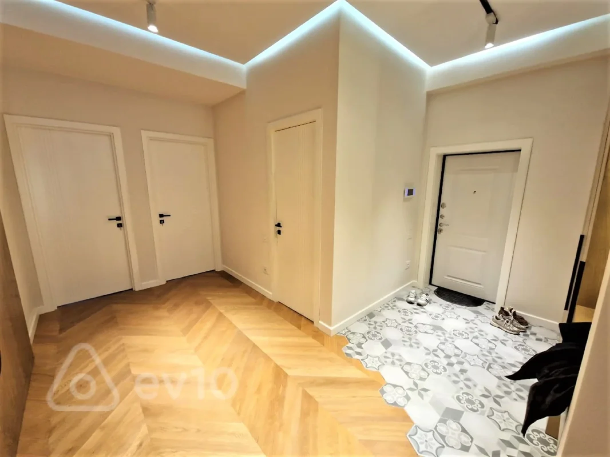 Kirayə verilir 3 otaqlı yeni tikili 180 m²