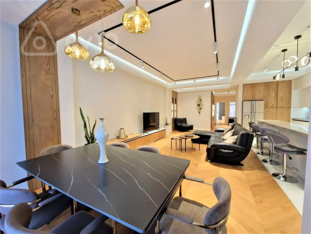 Kirayə verilir 3 otaqlı yeni tikili 180 m²