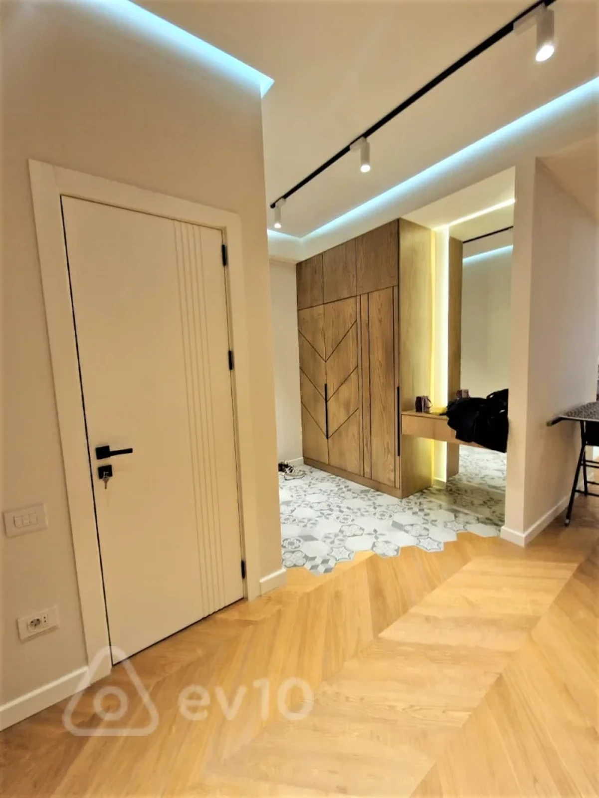 Kirayə verilir 3 otaqlı yeni tikili 180 m²