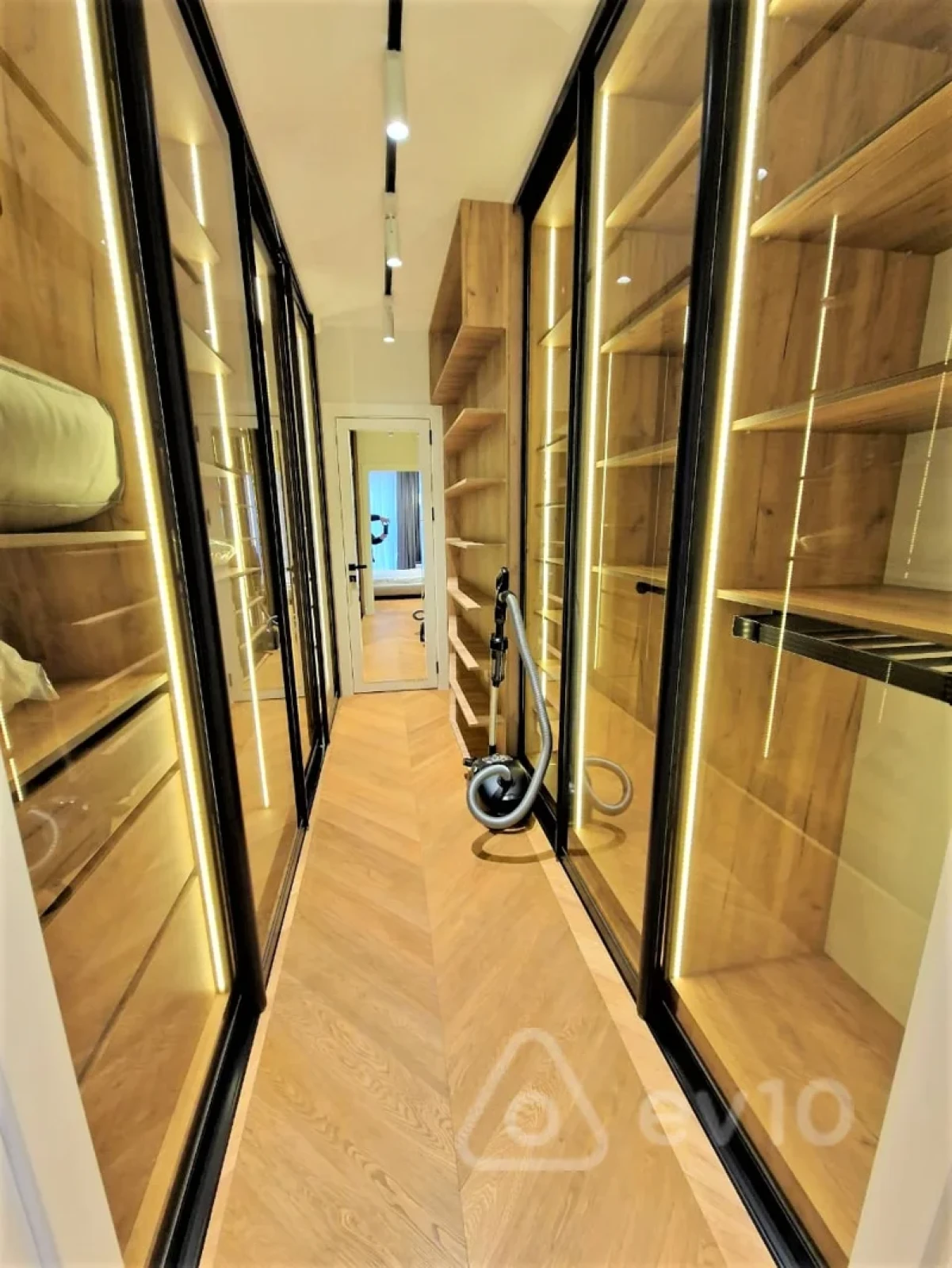 Kirayə verilir 3 otaqlı yeni tikili 180 m²