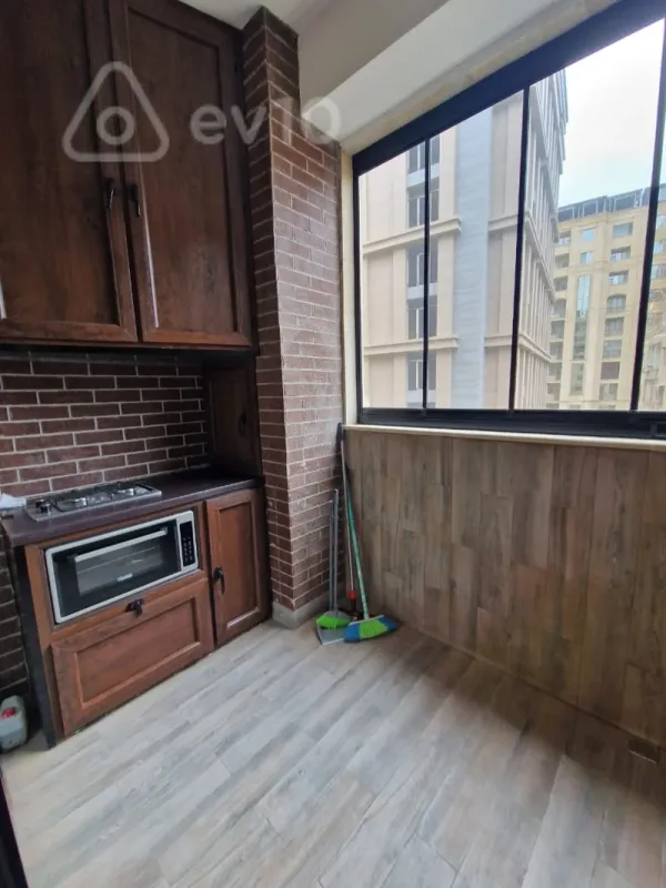 Kirayə verilir 3 otaqlı yeni tikili 180 m²