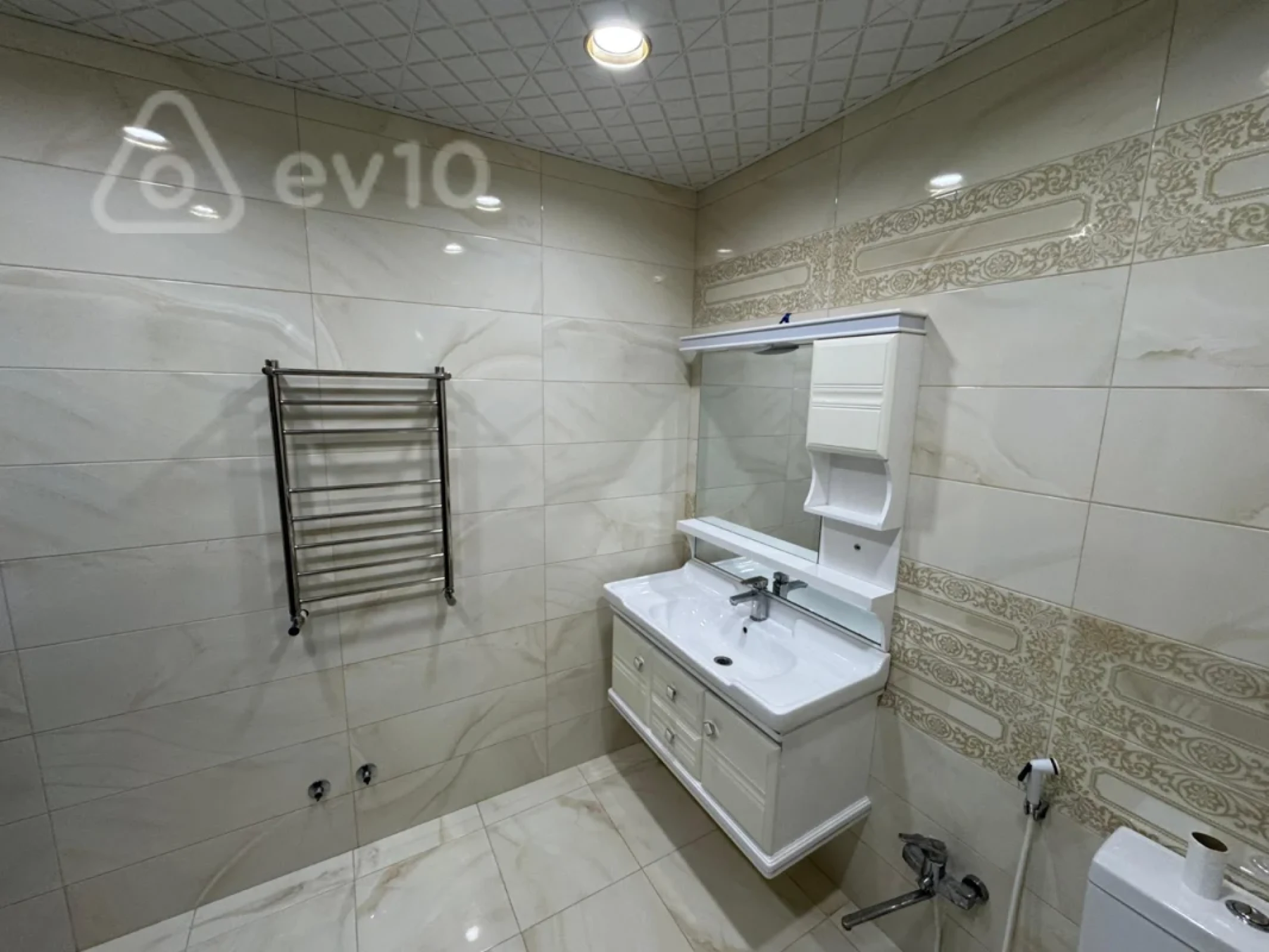 Kirayə verilir 2 otaqlı yeni tikili 75 m²