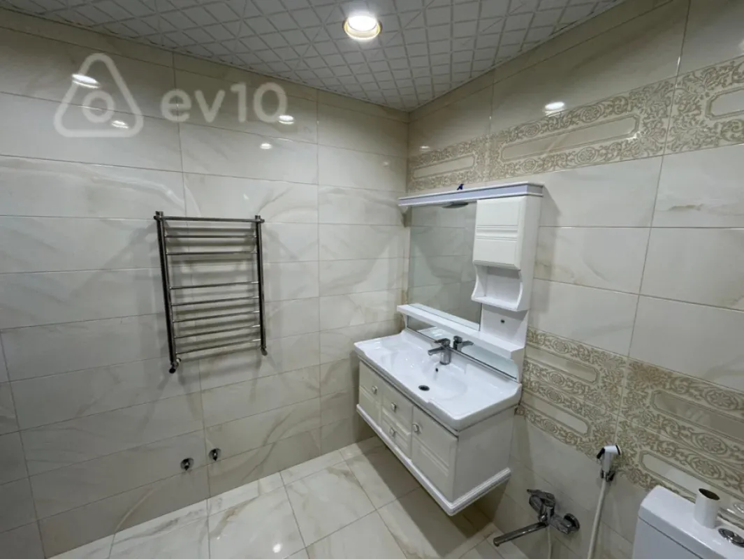 Kirayə verilir 2 otaqlı yeni tikili 75 m²