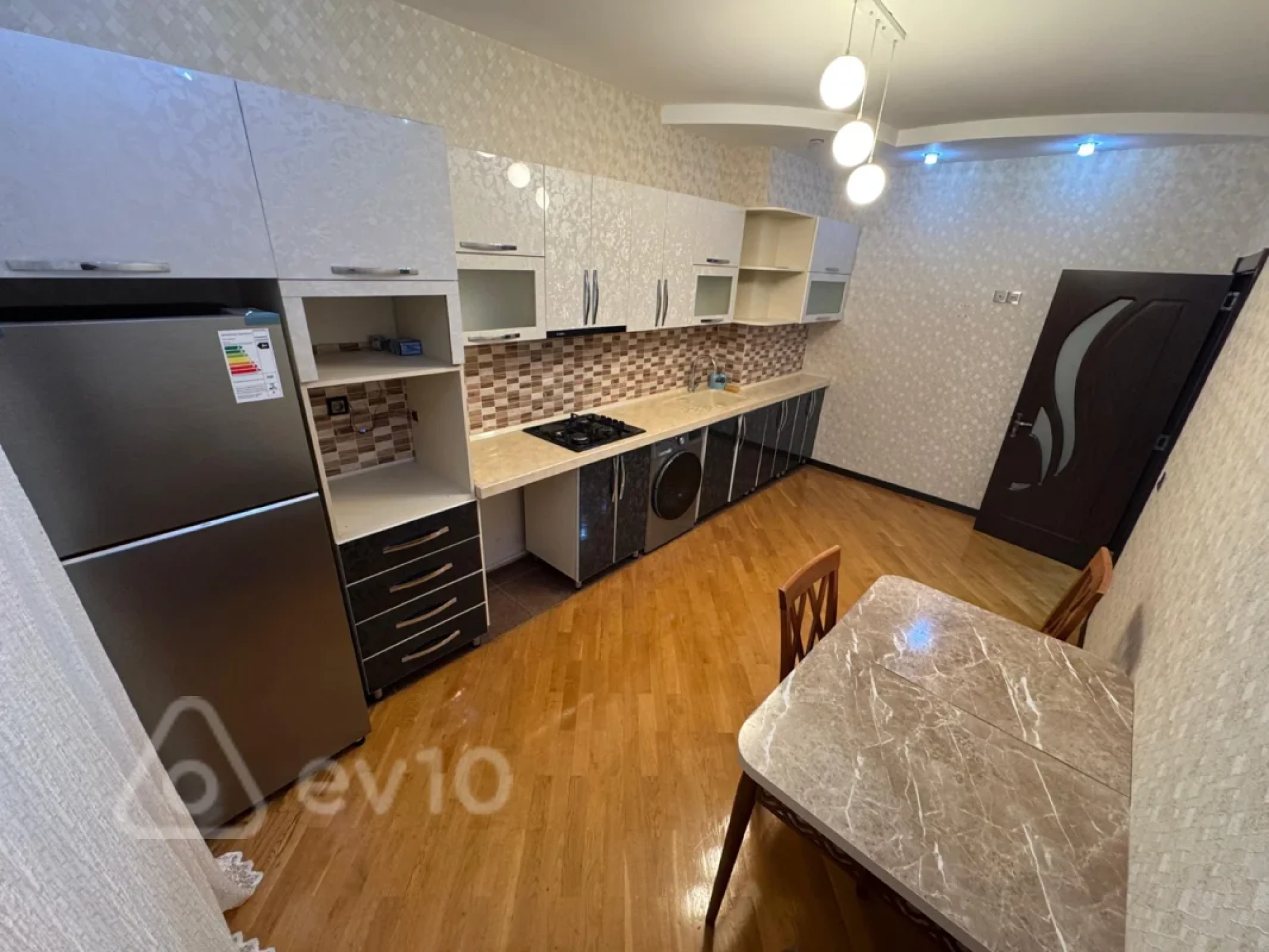 Kirayə verilir 2 otaqlı yeni tikili 75 m²