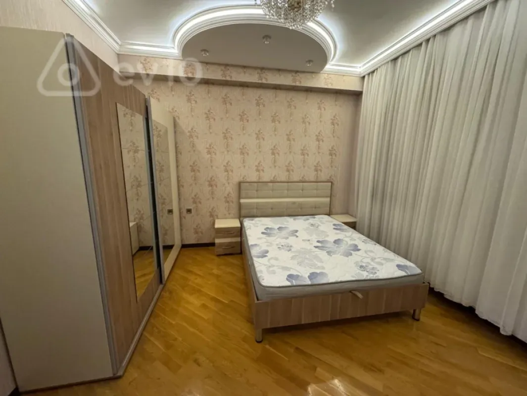 Kirayə verilir 2 otaqlı yeni tikili 75 m²