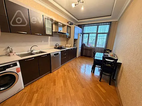 Satılır 2 otaqlı yeni tikili 110 m²