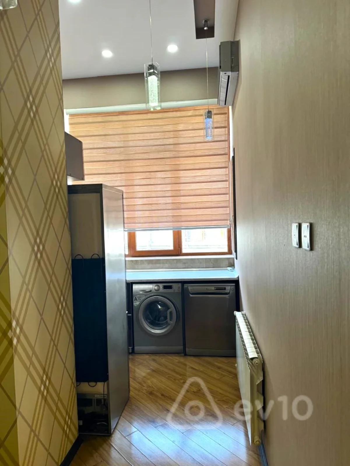 Kirayə verilir 3 otaqlı köhnə tikili 120 m²