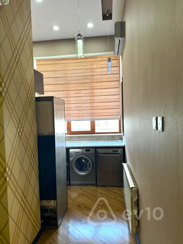 Kirayə verilir 3 otaqlı köhnə tikili 120 m²