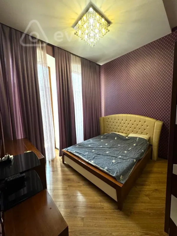 Kirayə verilir 3 otaqlı köhnə tikili 120 m²