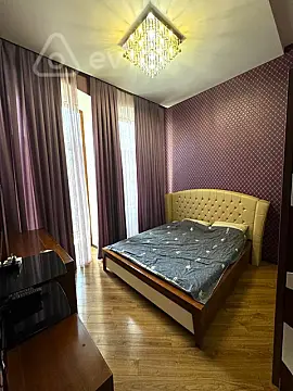 Kirayə verilir 3 otaqlı köhnə tikili 120 m²