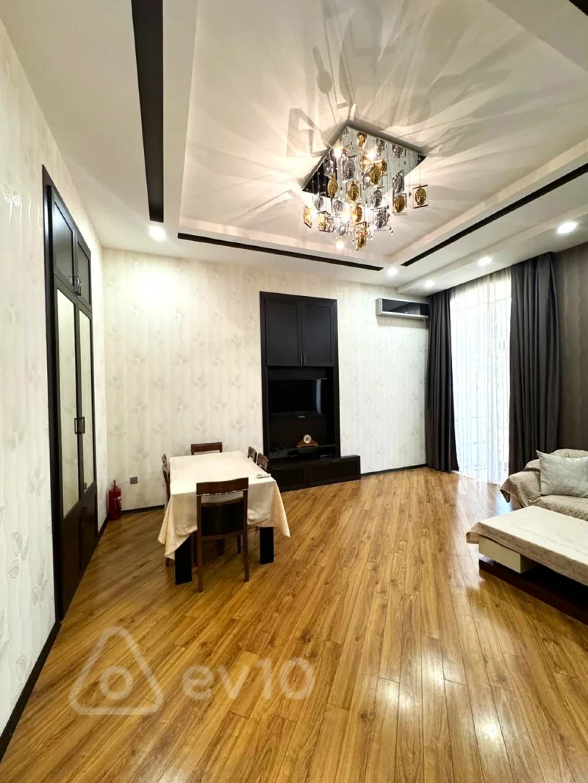 Kirayə verilir 3 otaqlı köhnə tikili 120 m²