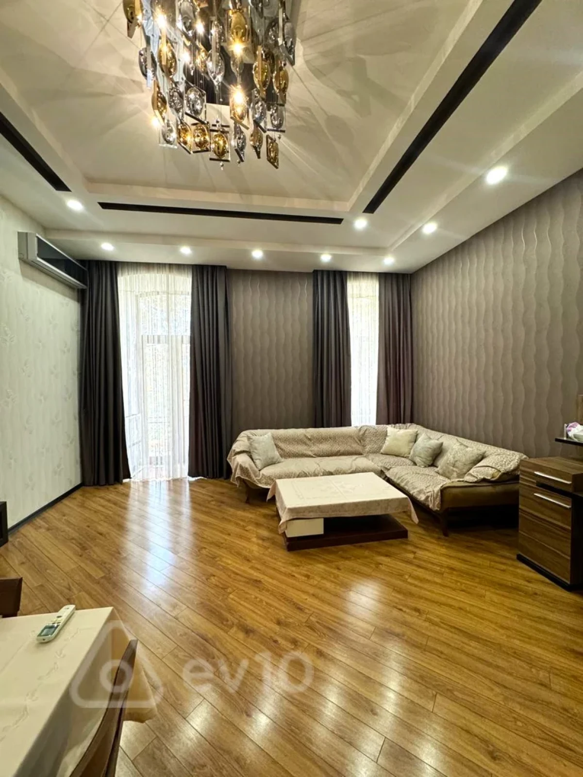 Kirayə verilir 3 otaqlı köhnə tikili 120 m²