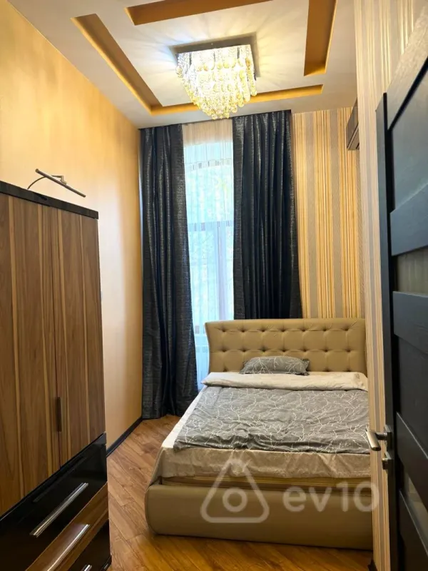 Kirayə verilir 3 otaqlı köhnə tikili 120 m²