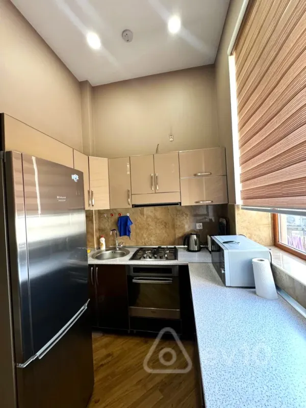 Kirayə verilir 3 otaqlı köhnə tikili 120 m²