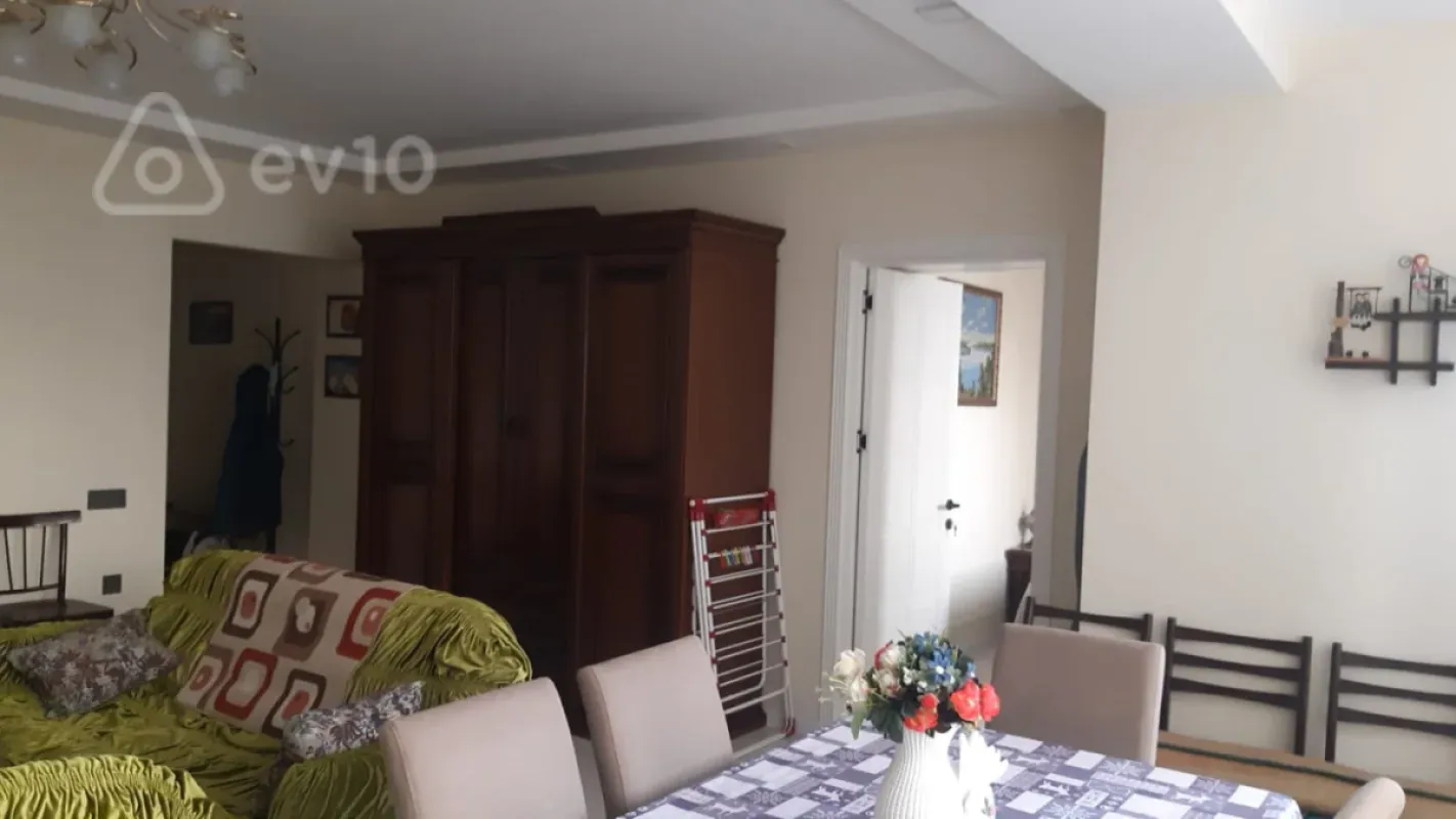 Kirayə verilir 2 otaqlı köhnə tikili 42 m²