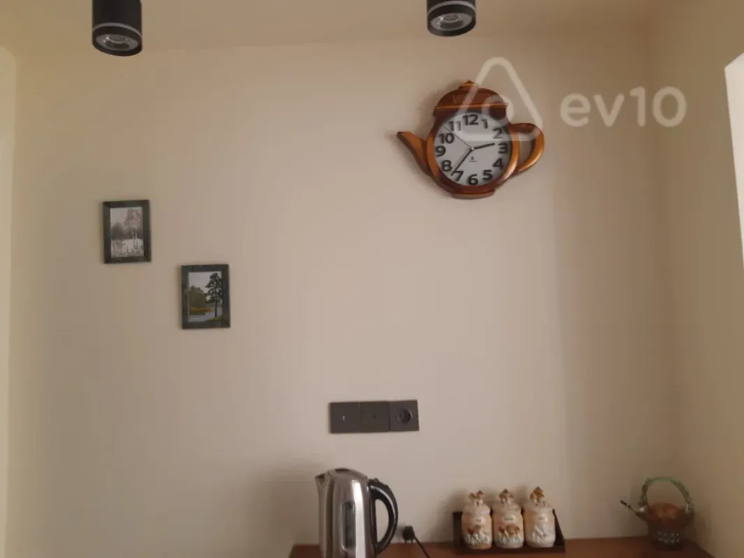 Kirayə verilir 2 otaqlı köhnə tikili 42 m²