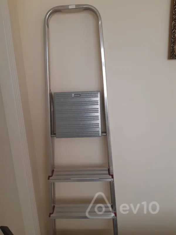 Kirayə verilir 2 otaqlı köhnə tikili 42 m²