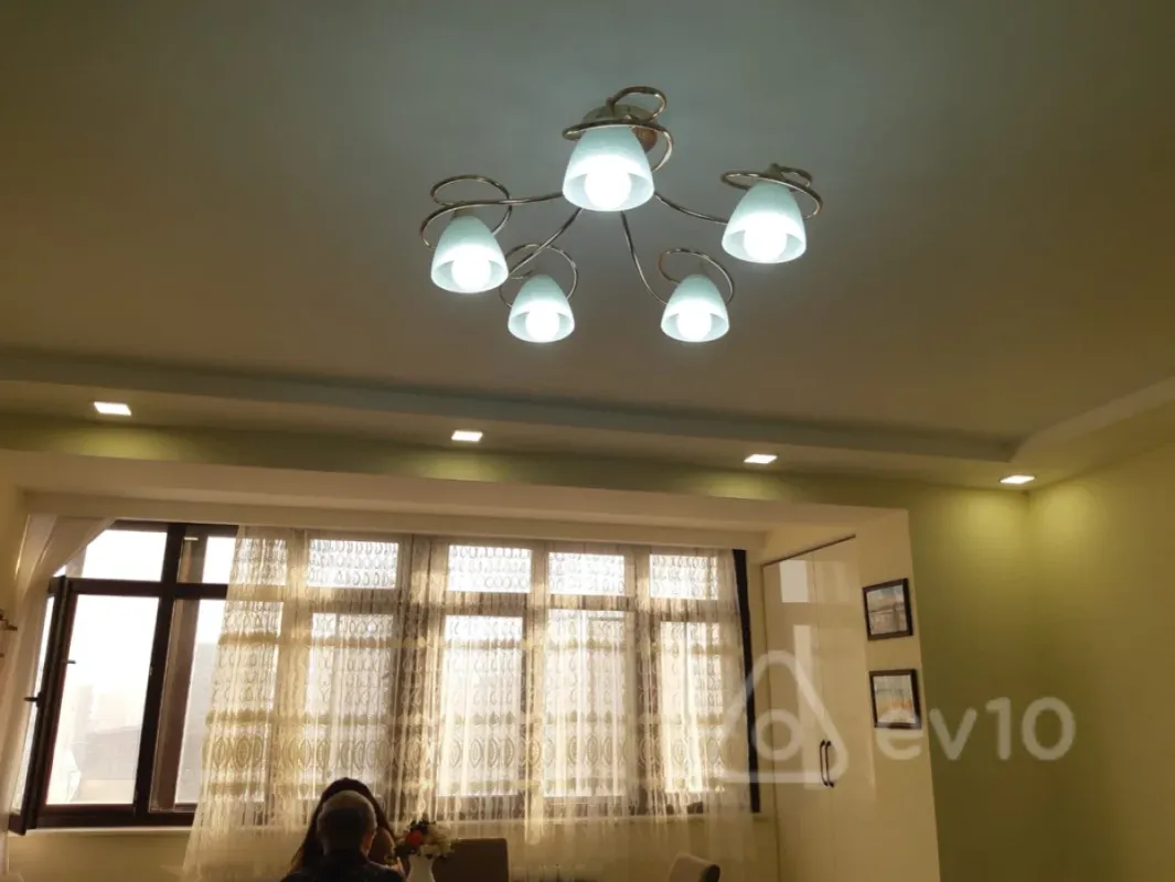 Kirayə verilir 2 otaqlı köhnə tikili 42 m²