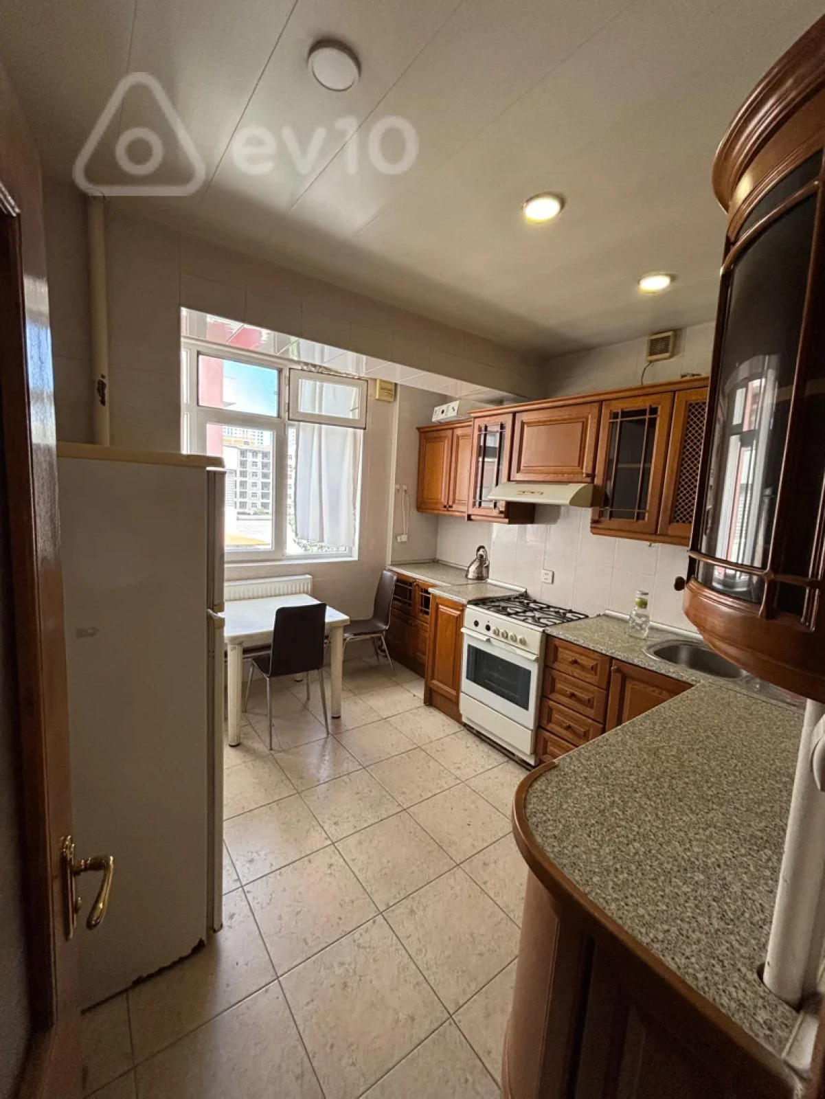 Kirayə verilir 4 otaqlı köhnə tikili 100 m²