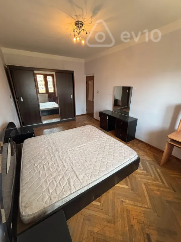 Kirayə verilir 4 otaqlı köhnə tikili 100 m²