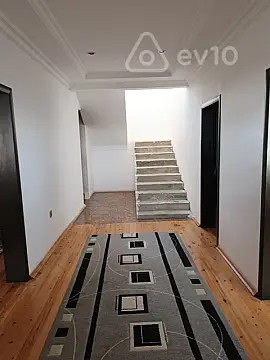 Satılır 6 otaqlı həyət evi 240 m²