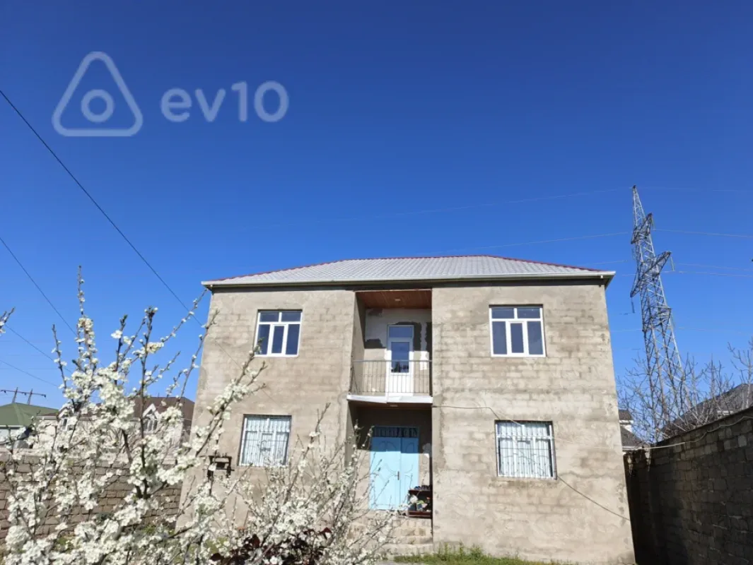 Satılır 6 otaqlı həyət evi 240 m²