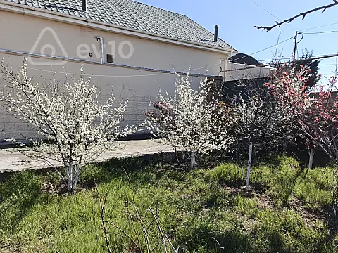 Satılır 6 otaqlı həyət evi 240 m²