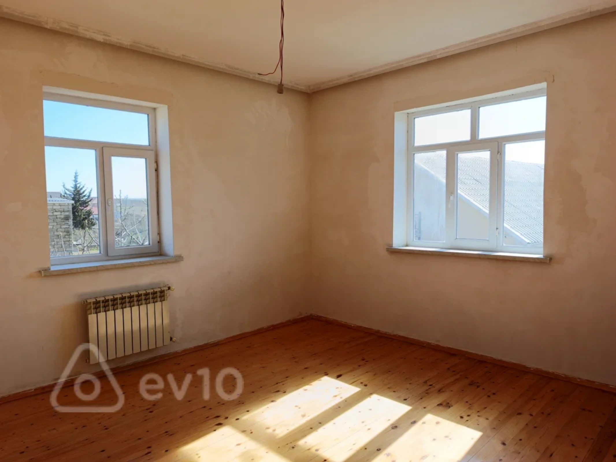 Satılır 6 otaqlı həyət evi 240 m²