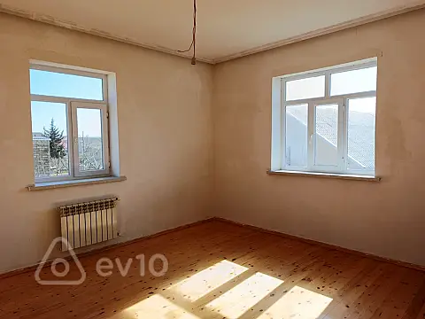 Satılır 6 otaqlı həyət evi 240 m²