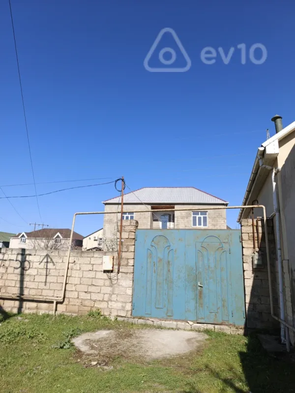 Satılır 6 otaqlı həyət evi 240 m²