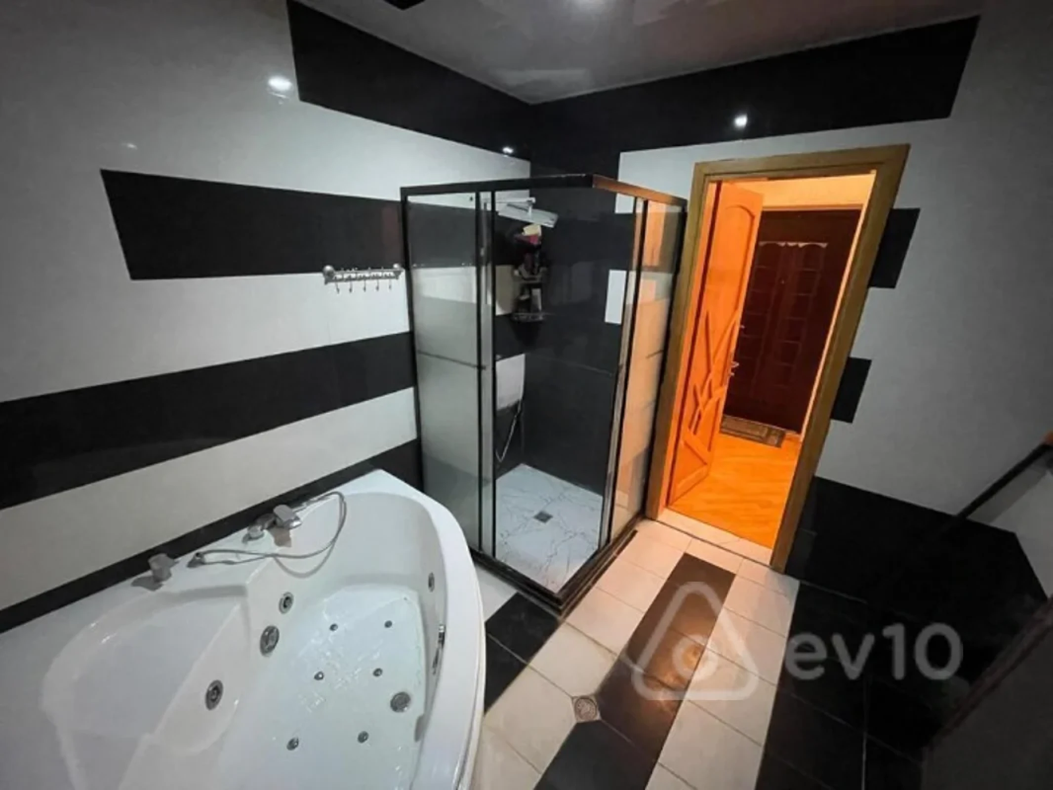 Satılır 4 otaqlı yeni tikili 221 m²