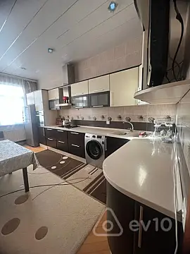 Kirayə verilir 3 otaqlı yeni tikili 140 m²