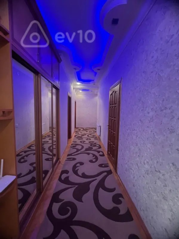 Kirayə verilir 3 otaqlı yeni tikili 140 m²