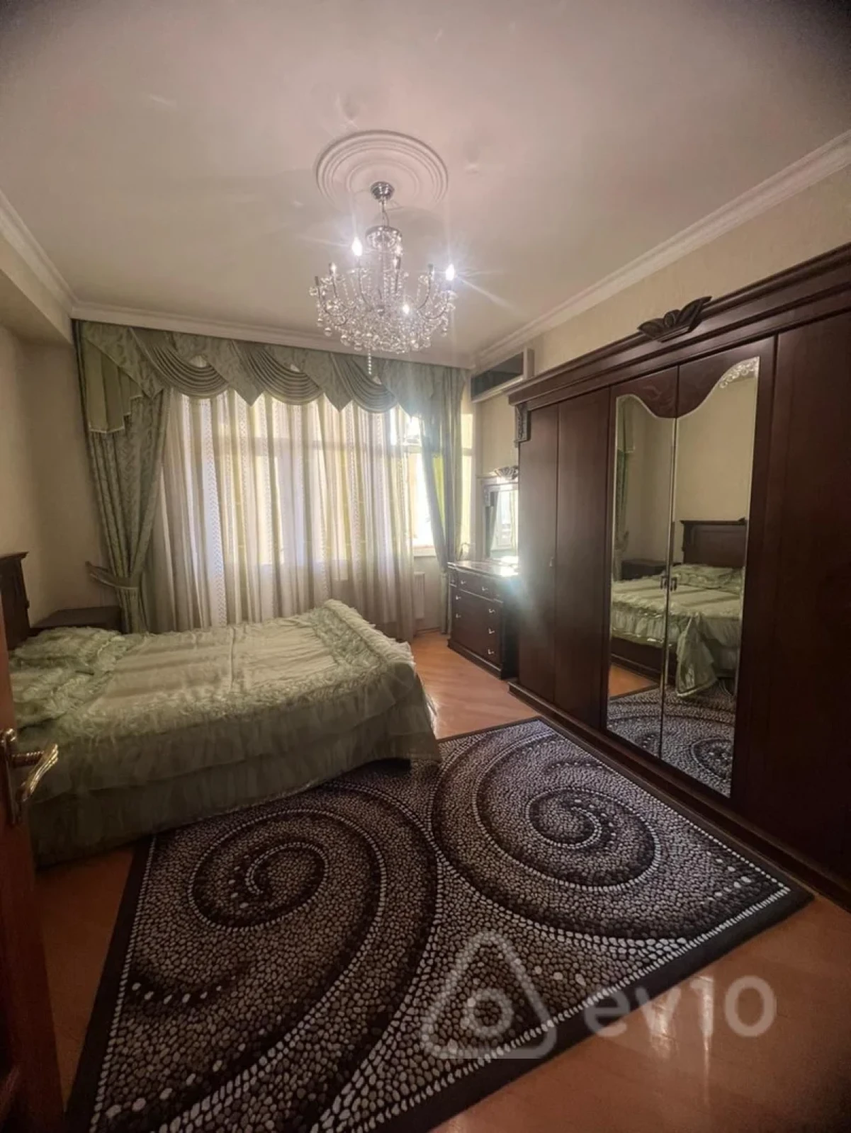 Kirayə verilir 3 otaqlı yeni tikili 140 m²