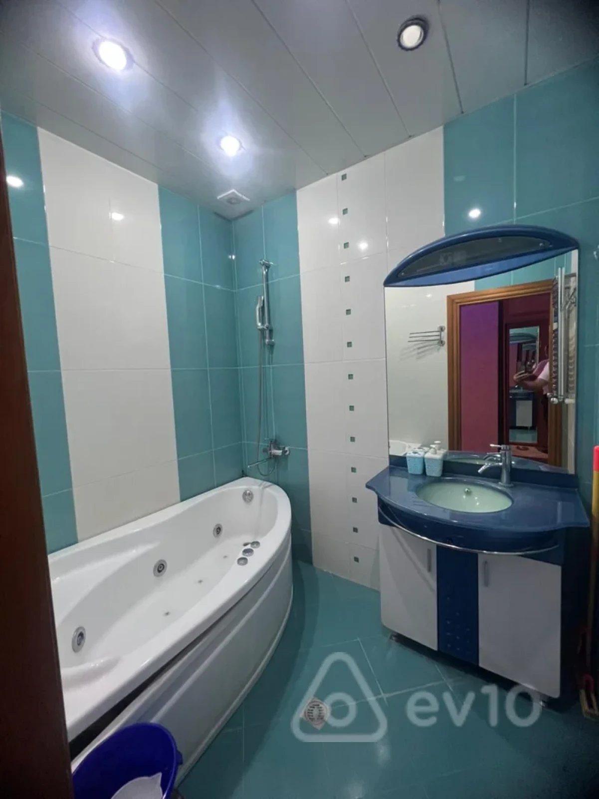 Kirayə verilir 3 otaqlı yeni tikili 140 m²