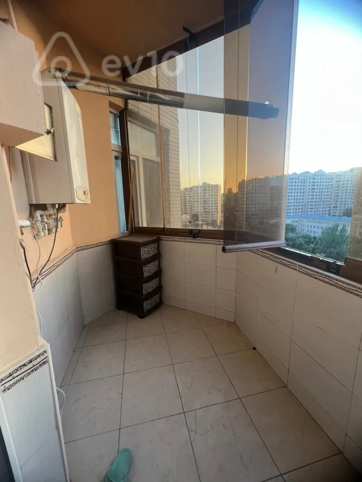 Kirayə verilir 3 otaqlı yeni tikili 140 m²