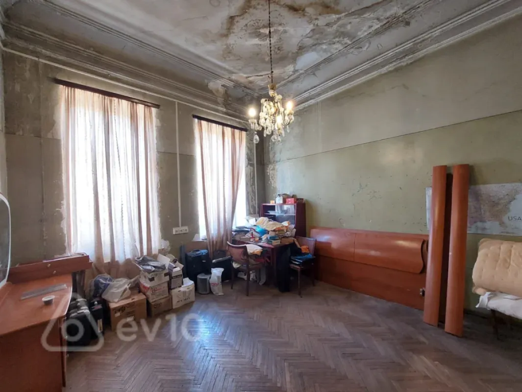 Satılır 5 otaqlı köhnə tikili 130 m²